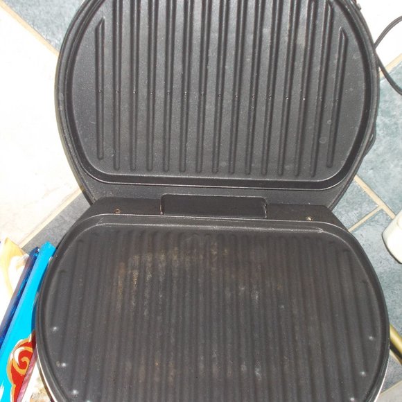 Large George Forman Grill w/o drip dish. Large family size approximately 14x14" - Picture 5 of 5